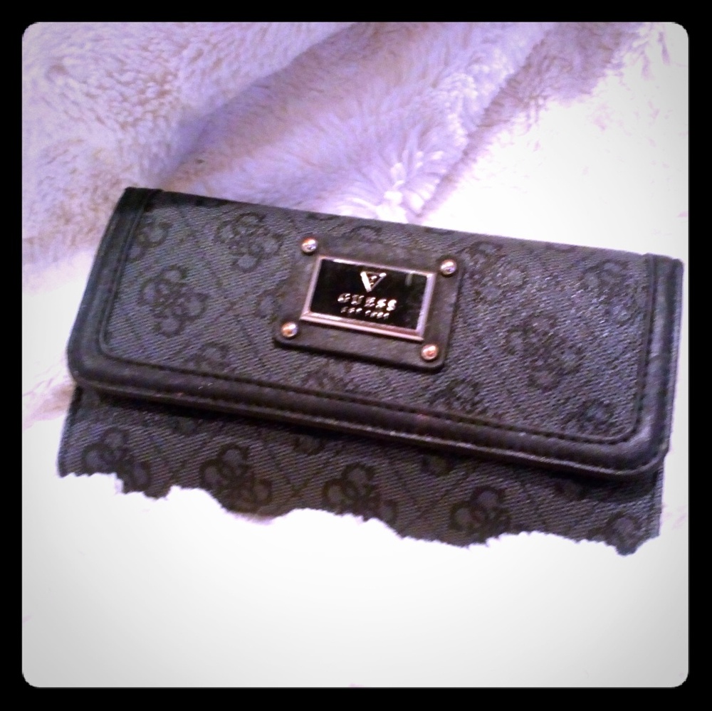 Guess Trifold Wallet